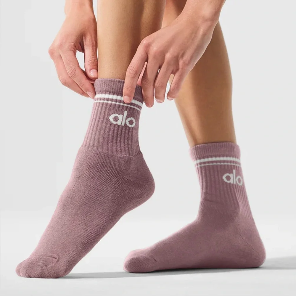 NWT ALO Unisex Half-Crew Throwback Sock Limited Edition Smoky Quartz/White Sz M